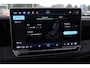 Volkswagen Tiguan 1.5 eHybrid R-Line Edition 272PK / 200kW DSG, Wegklapbare trekhaak incl. aanhangermanoeuvreerhulp (Trailer Assist), LED Matrix (IQ.Lights), adaptieve cruise control (ACC) met Travel Assist, 20" 'York' LMV, parkeerassistent (Park Assist Pro), Comfort pakket plus (verwarmbare voorstoelen, verwarmbare achterbank, verwarmbare voorruit), elektrische achterklep (Easy Open & Close), panoramadak, Harman Kardon geluidssysteem, Black Style pakket, Interieur Style pakket (lederen 'Varenna' bekleding, elektrisch verstelbare ErgoActive voorstoelen met massage- en geheugenfunctie), draadloos Apple Carplay & Android Auto, dodehoekdetectie (Side Assist) etc.