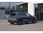 Volkswagen Tiguan 1.5 eHybrid R-Line Edition 272PK / 200kW DSG, Wegklapbare trekhaak incl. aanhangermanoeuvreerhulp (Trailer Assist), LED Matrix (IQ.Lights), adaptieve cruise control (ACC) met Travel Assist, 20" 'York' LMV, parkeerassistent (Park Assist Pro), Comfort pakket plus (verwarmbare voorstoelen, verwarmbare achterbank, verwarmbare voorruit), elektrische achterklep (Easy Open & Close), panoramadak, Harman Kardon geluidssysteem, Black Style pakket, Interieur Style pakket (lederen 'Varenna' bekleding, elektrisch verstelbare ErgoActive voorstoelen met massage- en geheugenfunctie), draadloos Apple Carplay & Android Auto, dodehoekdetectie (Side Assist) etc.