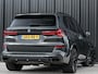 BMW X5 xDrive50e M-Sport Pro | Panoramadak met skylounge | Bowers en Wilkins | Alcantare hemel | Assisted driving prof. | Elektr. trekhaak | Comfort seats | Stoelventilatie en verwarming | Massage |