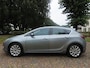 Opel Astra 1.6 Turbo Cosmo 180 PK!!! Climatecontrol Cruisecontrol Pdc Trekhaak Half leer Sfeerverlichting Lm Velgen***Goed Onderhouden***