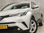 Toyota C-HR / C-HR+ 1.8 Hybrid Sport Automaat (NAVIGATIE, CLIMATE, CAMERA, SPORTSTOELEN, ADAPTIVE CRUISE, ZWART HEMEL, NIEUWSTAAT)