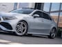 Mercedes-Benz A-klasse 180 AMG Line|BTW|Facelift|Panoramadak|Sfeerverlichting|CarPlay|LED|Org NL NAP|1 Eig|Dealer Onderhouden