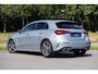 Mercedes-Benz A-klasse 180 AMG Line|BTW|Facelift|Panoramadak|Sfeerverlichting|CarPlay|LED|Org NL NAP|1 Eig|Dealer Onderhouden