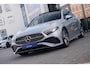 Mercedes-Benz A-klasse 180 AMG Line|BTW|Facelift|Panoramadak|Sfeerverlichting|CarPlay|LED|Org NL NAP|1 Eig|Dealer Onderhouden