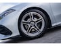 Mercedes-Benz A-klasse 180 AMG Line|BTW|Facelift|Panoramadak|Sfeerverlichting|CarPlay|LED|Org NL NAP|1 Eig|Dealer Onderhouden