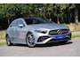 Mercedes-Benz A-klasse 180 AMG Line|BTW|Facelift|Panoramadak|Sfeerverlichting|CarPlay|LED|Org NL NAP|1 Eig|Dealer Onderhouden