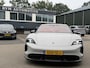 Porsche Taycan Turbo 93 kWh SOH 91% | SPORT CHRONO | HEAD-UP | CARBON PAKKET | ALCANTARA STOELEN + HEMEL | DUAL SCHERM | PSCB KERAMISCH GECOATE REMMEN | BURMESTER PREMIUM AUDIO | STOELVERWARMING + STUURWIELVERWARMING | STOELVENTILATIE | MEMORY SEATS | PORSCHE DEALER ONDERHOUDEN | 360° CAMERA | VERKEERT IN NIEUWSTAAT | ALL-IN PRIJS | 12 MAANDEN BOVAG GARANTIE