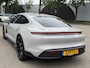 Porsche Taycan Turbo 93 kWh SOH 91% | SPORT CHRONO | HEAD-UP | CARBON PAKKET | ALCANTARA STOELEN + HEMEL | DUAL SCHERM | PSCB KERAMISCH GECOATE REMMEN | BURMESTER PREMIUM AUDIO | STOELVERWARMING + STUURWIELVERWARMING | STOELVENTILATIE | MEMORY SEATS | PORSCHE DEALER ONDERHOUDEN | 360° CAMERA | VERKEERT IN NIEUWSTAAT | ALL-IN PRIJS | 12 MAANDEN BOVAG GARANTIE