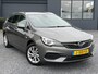 Opel Astra Sports Tourer 1.2 Elegance ✓131pk✓2e Eigenaar✓Camera✓Carplay✓6 Bak✓Stoelverw✓Stuurverw✓Pdc V+A✓Recent beurt gehad✓Clima✓Cruise✓Halfleder✓Keyless✓N.A.P✓Lm velgen✓Rijstrooksensor✓Apk tot 09-2028