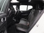 Volvo XC40 Recharge P8 AWD | Automaat | Panoramadak | Apple Carplay / Android Auto | Harman Kardon | Parkeersensoren | Virtual Cockpit | Trekhaak | Stoel-Stuurverwarming | Elektrische Achterklep | 360 Achteruitrijcamera | Navigatie | Climate Control | Cruise Control | Lichtmetalen Velgen |