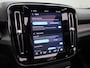 Volvo XC40 Recharge P8 AWD | Automaat | Panoramadak | Apple Carplay / Android Auto | Harman Kardon | Parkeersensoren | Virtual Cockpit | Trekhaak | Stoel-Stuurverwarming | Elektrische Achterklep | 360 Achteruitrijcamera | Navigatie | Climate Control | Cruise Control | Lichtmetalen Velgen |