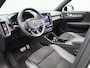 Volvo XC40 Recharge P8 AWD | Automaat | Panoramadak | Apple Carplay / Android Auto | Harman Kardon | Parkeersensoren | Virtual Cockpit | Trekhaak | Stoel-Stuurverwarming | Elektrische Achterklep | 360 Achteruitrijcamera | Navigatie | Climate Control | Cruise Control | Lichtmetalen Velgen |