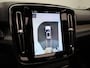 Volvo XC40 Recharge P8 AWD | Automaat | Panoramadak | Apple Carplay / Android Auto | Harman Kardon | Parkeersensoren | Virtual Cockpit | Trekhaak | Stoel-Stuurverwarming | Elektrische Achterklep | 360 Achteruitrijcamera | Navigatie | Climate Control | Cruise Control | Lichtmetalen Velgen |