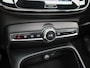 Volvo XC40 Recharge P8 AWD | Automaat | Panoramadak | Apple Carplay / Android Auto | Harman Kardon | Parkeersensoren | Virtual Cockpit | Trekhaak | Stoel-Stuurverwarming | Elektrische Achterklep | 360 Achteruitrijcamera | Navigatie | Climate Control | Cruise Control | Lichtmetalen Velgen |