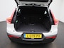 Volvo XC40 Recharge P8 AWD | Automaat | Panoramadak | Apple Carplay / Android Auto | Harman Kardon | Parkeersensoren | Virtual Cockpit | Trekhaak | Stoel-Stuurverwarming | Elektrische Achterklep | 360 Achteruitrijcamera | Navigatie | Climate Control | Cruise Control | Lichtmetalen Velgen |
