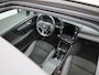 Volvo XC40 Recharge P8 AWD | Automaat | Panoramadak | Apple Carplay / Android Auto | Harman Kardon | Parkeersensoren | Virtual Cockpit | Trekhaak | Stoel-Stuurverwarming | Elektrische Achterklep | 360 Achteruitrijcamera | Navigatie | Climate Control | Cruise Control | Lichtmetalen Velgen |