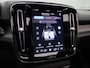 Volvo XC40 Recharge P8 AWD | Automaat | Panoramadak | Apple Carplay / Android Auto | Harman Kardon | Parkeersensoren | Virtual Cockpit | Trekhaak | Stoel-Stuurverwarming | Elektrische Achterklep | 360 Achteruitrijcamera | Navigatie | Climate Control | Cruise Control | Lichtmetalen Velgen |