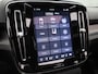 Volvo XC40 Recharge P8 AWD | Automaat | Panoramadak | Apple Carplay / Android Auto | Harman Kardon | Parkeersensoren | Virtual Cockpit | Trekhaak | Stoel-Stuurverwarming | Elektrische Achterklep | 360 Achteruitrijcamera | Navigatie | Climate Control | Cruise Control | Lichtmetalen Velgen |