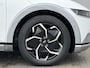 Hyundai Ioniq 5 Lounge 77.4 kWh / Dealer Onderhouden/ Accu SoH 99 % / WLTP 507 km / CCS Snel Laden / Lederen Bekleding / Stoelventilatie / Elektr. Voorstoelen / Elektrische Achterklep / Stuur-, Stoel- & Achterbankverwarming / Rondomzicht camera / Navi / Apple Carplay & Android Auto / 19" LM wielen /