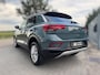Volkswagen T-Roc 1.0 TSI Life Business CAMERA / ACC / STOEL & STUURVERW / LED / KEYLESS GO / TELEFOONLADER / ECC / CARPLAY / NAVI