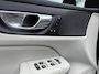 Volvo V60 Cross Country 2.0 B5 AWD Pro | Trekhaak | Panoramadak | Achteruitrijcamera | Parkeersensoren | Keyless Entry | Elektrische Achterklep | Elektrisch Verstelbare Voorstoelen | Stoelverwarming | Navigatie | Apple Carplay | Android Auto | Lichtmetalen Velgen 20 inch