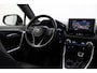 Toyota RAV4 2.5 Hybrid Bi-Tone | Trekhaak | Apple Carplay / Android Auto | Stoel-/stuurverwarming | Verwarmbare voorruit | Leder | LED | Parkeersensoren voor/achter | Camera | Keyless | Adaptive Cruise | Clima | 18 inch