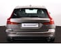 Volvo V60 B4 Business Pro - IntelliSafe Assist & Surround - Parkeercamera achter - Verwarmde voorstoelen - Parkeersensoren achter - High Performance audio - 17' LMV