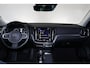 Volvo V60 B4 Business Pro - IntelliSafe Assist & Surround - Parkeercamera achter - Verwarmde voorstoelen - Parkeersensoren achter - High Performance audio - 17' LMV