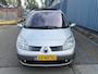 Renault Scenic 1.6-16V Privilège Luxe Inruilauto’s tegen vaste prijzen. Voor meer info: 0638140850 Bij de verkoop van gebruikte voertuigen door CD-Cars wordt geen standaard garantie verstrekt. De koper aanvaardt het voertuig in de staat waarin het zich bevindt op het moment van aankoop