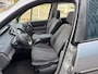 Renault Scenic 1.6-16V Privilège Luxe Inruilauto’s tegen vaste prijzen. Voor meer info: 0638140850 Bij de verkoop van gebruikte voertuigen door CD-Cars wordt geen standaard garantie verstrekt. De koper aanvaardt het voertuig in de staat waarin het zich bevindt op het moment van aankoop