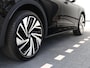 Volkswagen ID.5 Pro Business 77 kWh 286pk | Trekhaak | Warmtepomp | LED Matrix | Memorystoelen | Elektrische achterklep | Head-Up Display | 360 Camera | Navigatie | Stoel- en Stuurverwarming |