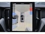 Volvo XC60 T8 Recharge AWD Plus Black Edition - Luchtvering - Panorama/schuifdak - IntelliSafe Assist & Surround - 360º Camera - Bowers & Wilkins audio - Adaptieve LED koplampen - Verwarmde voorstoelen, stuur & achterbank - Parkeersensoren voor & achter - Elektr. bedienb. voorstoelen met geheugen - Head up display - Draadloze tel. lader - Extra getint glas - 22' LMV