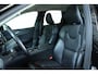 Volvo XC60 T5 Momentum | Semi-Elektrische wegklapbare Trekhaak | Keyless Entry | Achteruitrijcamera | Stoelverwarming | 19" Lichtmetalen Wielen | Parkeersensoren voor + achter | Dealeronderhouden | Lederen bekleding