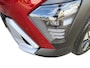 Hyundai Kona 1.6 GDI HEV Premium Sky | Lederen Bekleding| Stoelverwarming v+a| Schuif-kanteldak| Elekrtrisch verstelbare stoelen met geheugen| Dode hoeksensor|