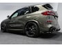 BMW X5 xDrive45e M Sport / Orig. Nederlands / Maxton Design Bodykit V.2 / Panoramadak Sky Lounge / Massage stoelen / Carbon inleg / Trekhaak / Elektr. verstelbare voorstoelen + memory / BMW Laser Koplampen / Bowers & Wilkins Sound-system / Head-up Display / Achterasbesturing / Stoelverwarming & -koeling / Bekerhouder met verwarm- & koelfunctie / Softclose - servosluiting / Ambienteverlichting / Shadow-Line