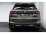 BMW X5 xDrive45e M Sport / Orig. Nederlands / Maxton Design Bodykit V.2 / Panoramadak Sky Lounge / Massage stoelen / Carbon inleg / Trekhaak / Elektr. verstelbare voorstoelen + memory / BMW Laser Koplampen / Bowers & Wilkins Sound-system / Head-up Display / Achterasbesturing / Stoelverwarming & -koeling / Bekerhouder met verwarm- & koelfunctie / Softclose - servosluiting / Ambienteverlichting / Shadow-Line