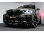 BMW X5 xDrive45e M Sport / Orig. Nederlands / Maxton Design Bodykit V.2 / Panoramadak Sky Lounge / Massage stoelen / Carbon inleg / Trekhaak / Elektr. verstelbare voorstoelen + memory / BMW Laser Koplampen / Bowers & Wilkins Sound-system / Head-up Display / Achterasbesturing / Stoelverwarming & -koeling / Bekerhouder met verwarm- & koelfunctie / Softclose - servosluiting / Ambienteverlichting / Shadow-Line