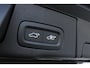Volvo XC60 T6 Plug-in hybrid AWD Ultra Dark | Luchtvering | Trekhaak | Panoramadak | Verwarmbare voorstoelen, achterbank en  stuurwiel | Head-up display |  Premium audio by Harman Kardon | Apple carplay/Android auto