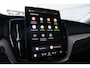 Volvo XC60 T6 Plug-in hybrid AWD Ultra Dark | Luchtvering | Trekhaak | Panoramadak | Verwarmbare voorstoelen, achterbank en  stuurwiel | Head-up display |  Premium audio by Harman Kardon | Apple carplay/Android auto