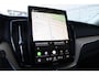 Volvo XC60 T6 Plug-in hybrid AWD Ultra Dark | Luchtvering | Trekhaak | Panoramadak | Verwarmbare voorstoelen, achterbank en  stuurwiel | Head-up display |  Premium audio by Harman Kardon | Apple carplay/Android auto