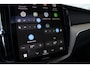 Volvo XC60 T6 Plug-in hybrid AWD Ultra Dark | Luchtvering | Trekhaak | Panoramadak | Verwarmbare voorstoelen, achterbank en  stuurwiel | Head-up display |  Premium audio by Harman Kardon | Apple carplay/Android auto