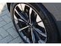 Volvo XC60 T6 Plug-in hybrid AWD Ultra Dark | Luchtvering | Trekhaak | Panoramadak | Verwarmbare voorstoelen, achterbank en  stuurwiel | Head-up display |  Premium audio by Harman Kardon | Apple carplay/Android auto