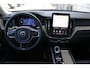 Volvo XC60 T6 Plug-in hybrid AWD Ultra Dark | Luchtvering | Trekhaak | Panoramadak | Verwarmbare voorstoelen, achterbank en  stuurwiel | Head-up display |  Premium audio by Harman Kardon | Apple carplay/Android auto