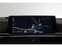 BMW 3-Serie 320i Luxury Edition Schuif/kanteldak, Keyless, ACC, Volleder, Trekhaak, Individual