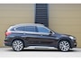 BMW X1 sDrive20i High Executive * Sportstoelen * Panoramadak * Achteruitrijcamera * Trekhaak * Head-up *