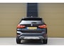 BMW X1 sDrive20i High Executive * Sportstoelen * Panoramadak * Achteruitrijcamera * Trekhaak * Head-up *
