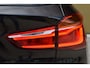 BMW X1 sDrive20i High Executive * Sportstoelen * Panoramadak * Achteruitrijcamera * Trekhaak * Head-up *