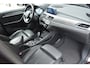 BMW X1 sDrive20i High Executive * Sportstoelen * Panoramadak * Achteruitrijcamera * Trekhaak * Head-up *