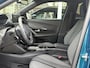 Peugeot e-2008 EV Allure 54 kWh | tot 406km WLTP range | Parkeersensoren voor + achter | Draadloos Apple Carplay/Android Auto | Cruise Control | Privacy Glass