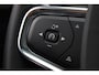 Volvo XC40 B4 Plus Black Edition | Panoramadak | Trekhaak | Verwarmbare voorstoelen, stuurwiel en voorruit | 360 graden camera | Premium audio by Harman Kardon | Apple carplay/Android auto